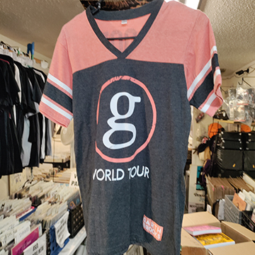 Garth Brooks World Tour V Neck Ringer Tshirt MEDIUMl USED