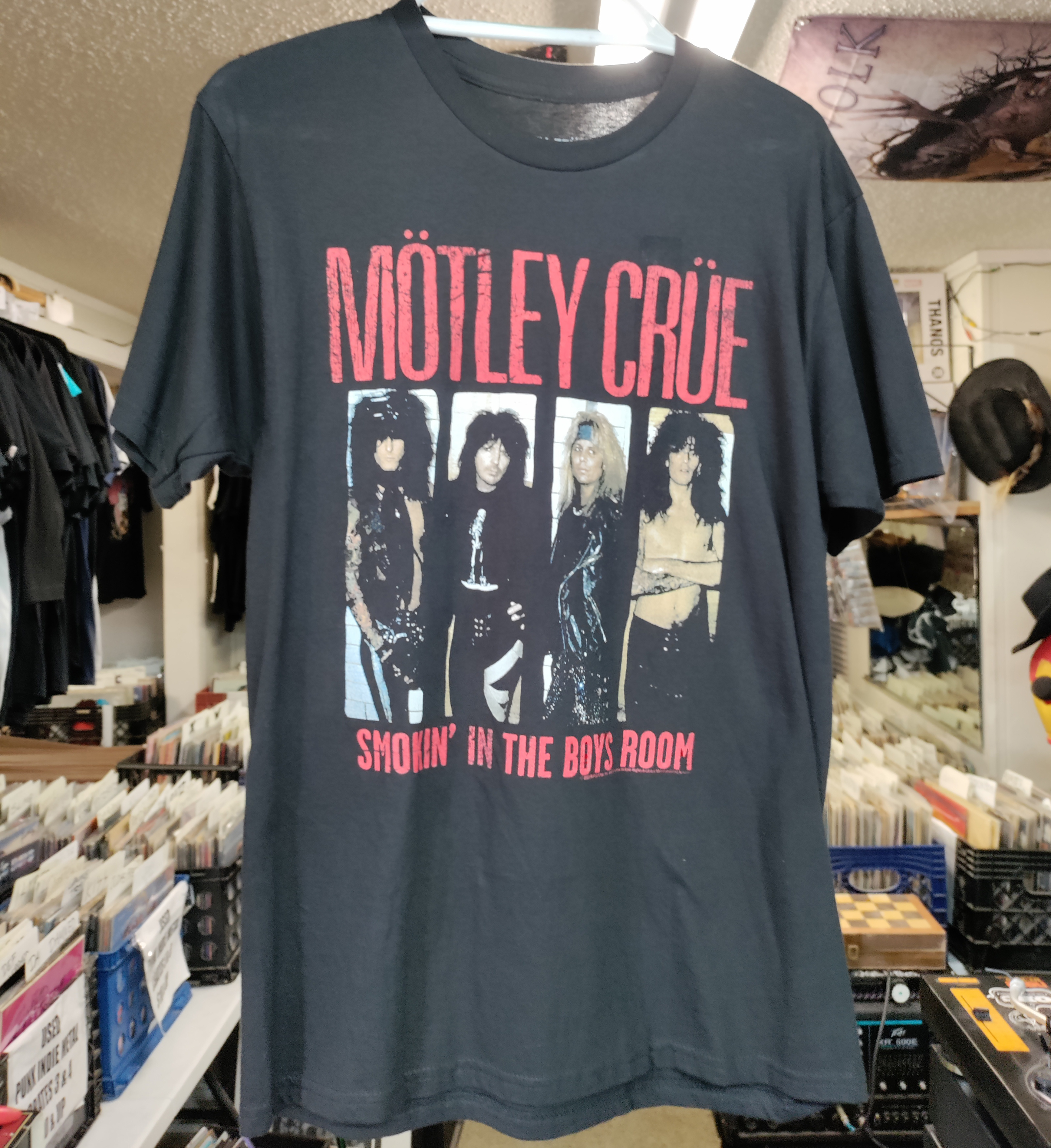Motley Crue Smokin In The Boys Room Tshirt Medium NEW