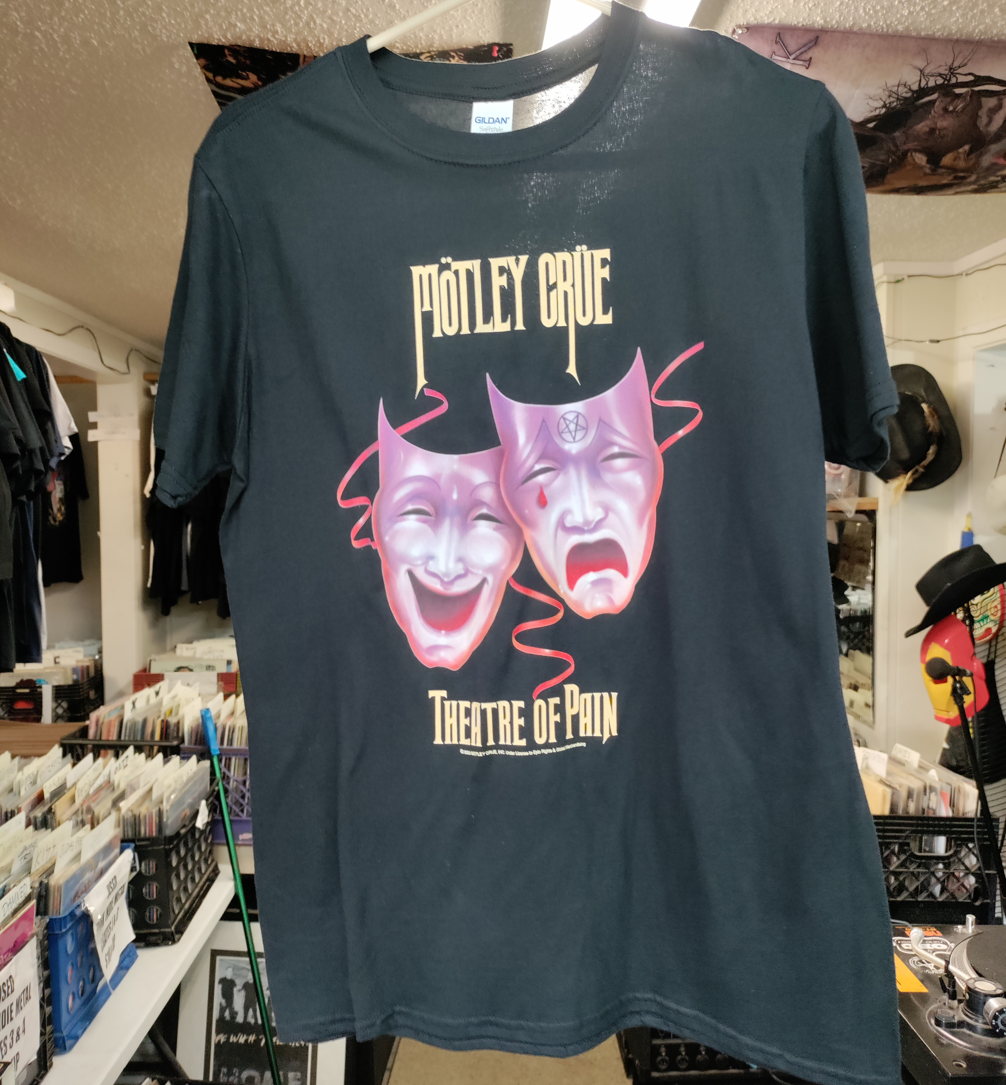 Motley Crue Theatre Of pain Tshirt Medium NEW