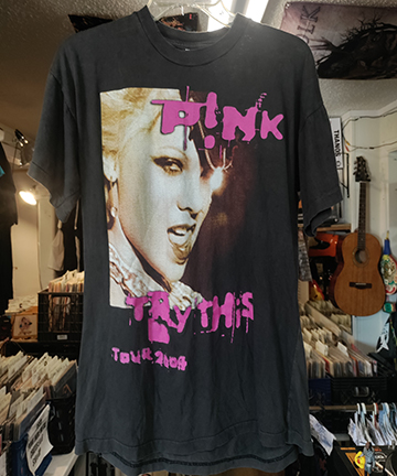 Pink try This Tour 2004 Tshirt Medium VINTAGE